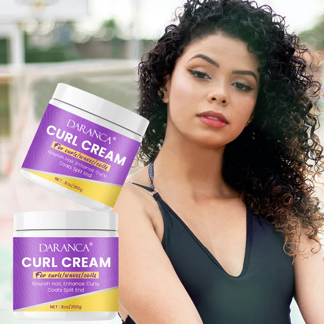 Crema idratante per la definizione dei ricci dei capelli