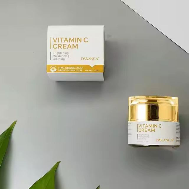 Erkek ve kadın için C Vitamini Yüz Kremi